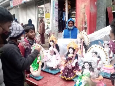 ময়মনসিংহে জমে উঠেছে সরস্বতী প্রতিমা বিক্রয় হাট