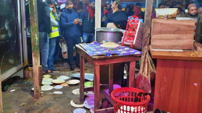 ময়মনসিংহে লুটপাটের ঘটনায় স্বেচ্ছাসেবকলীগ নেতাসহ ১১ জনের বিরুদ্ধে অভিযোগ