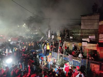নীলক্ষেতে বইয়ের মার্কেটের আগুন নিয়ন্ত্রণে