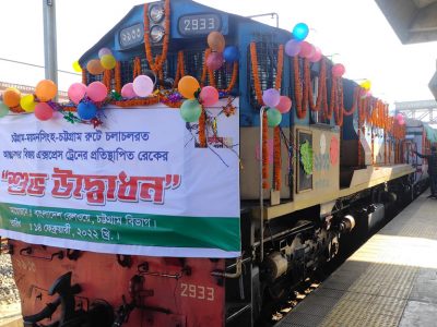 সাদা কোচ নিয়ে বিজয় এক্সপ্রেস ট্রেন চলাচল শুরু
