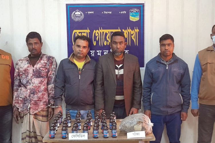 ময়মনসিংহ ডিবির অভিযানে ৪০ বোতল ফেন্সিডিল, গাঁজাসহ ৪ মাদকব্যবসায়ী গ্রেফতার