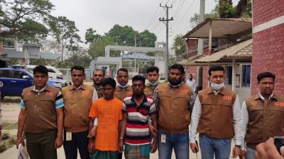 অটোরিকশা ছিনতাই করতে চালককে হত্যা ঃ গ্রেফতার ২