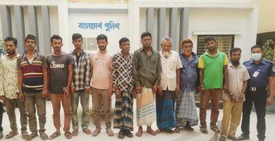 ময়মনসিংহে কোতোয়ালীর অভিযানে জুয়ার সরঞ্জাম, দেশীয় অস্ত্রসহ গ্রেফতার ১১