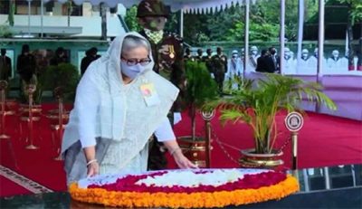 বঙ্গবন্ধুর প্রতিকৃতিতে ফুল দিয়ে শ্রদ্ধা নিবেদন প্রধানমন্ত্রীর