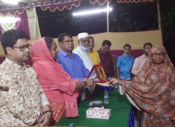 স্বাধীনতা মেলায় বিশেষ অবদানের জন্য মুজিব বর্ষ পদক প্রদান 