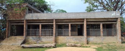 ধোবাউড়ায় ৪ বছরেও শেষ হয়নি স্কুল ভবন নির্মাণ কাজ“ পাঠদানে ভোগান্তি”