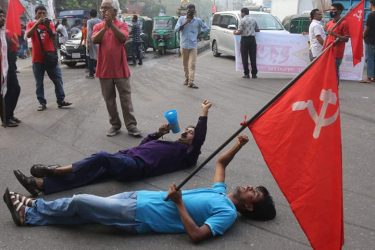 বাম  জোটের ডাকা আধাবেলা হরতাল চলছে