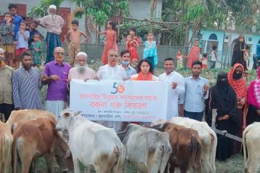 হতদরিদ্র ২০ পরিবারের মাঝে ওয়ার্ল্ড ভিশনের বকনা গরু বিতরণ