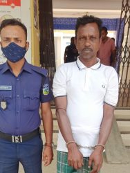 ময়মনসিংহ কোতোয়ালীর অভিযানে মা হত্যার আসামী ছেলেসহ গ্রেফতার ৬