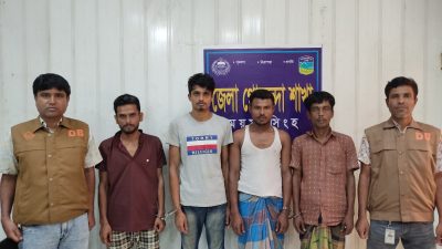 ময়মনসিংহ ডিবির হাতে ১৩ লিটার চোলাই মদসহ গ্রেফতার ৪