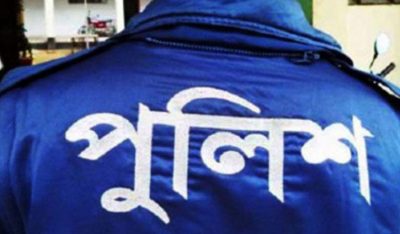 মাইকে ঘোষণা দিয়ে পুলিশের ওপর হামলা চালিয়েছে জুয়াড়িরা