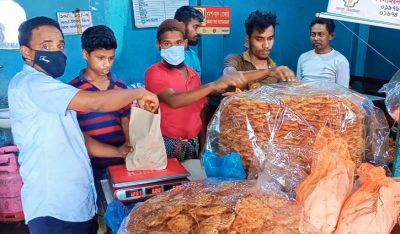 ৩০বছরের ঐতিহ্যবাহী ময়মনসিংহের সুস্বাদ চাল-ডালের তৈরি জিলাপির চাহিদা দিনদিন বাড়ছে