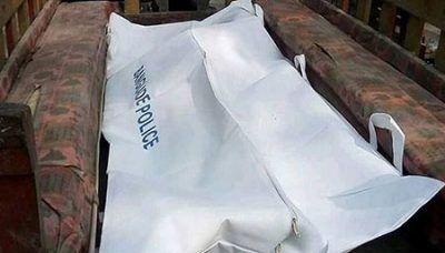 মাকে পিটিয়ে হত্যার পর লাশ ঝুলিয়ে রাখলো বড় ছেলে ও পুত্রবধূ