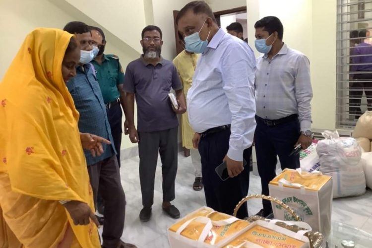 স্বরাষ্ট্রমন্ত্রীর সাথে টিএমএসএসের নির্বাহী পরিচালক ড. হোসনে আরা বেগমের সৌজন্য সাক্ষাৎ