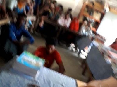 ফুলবাড়ীয়ায় নবম শ্রেনীর শিক্ষার্থীকে অপহরণের চেষ্টায় আটক ২