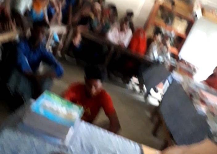 ফুলবাড়ীয়ায় নবম শ্রেনীর শিক্ষার্থীকে অপহরণের চেষ্টায় আটক ২