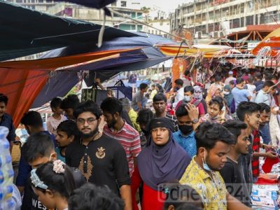 গফরগাঁওয়ে শেষ কেনাকাটায় তরুণ-তরুনীরা ছুটছে ইমিটেশন ও জুতার দোকানে ও পুরুষরা ছুটছে সেমাই মশলার দোকানে