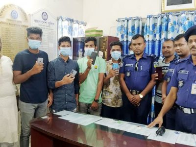 গফরগাঁও পুলিশের বিশ্বাস্য অভিযানঃ এক রাতে ১০টি স্মাট ফোন উদ্ধার