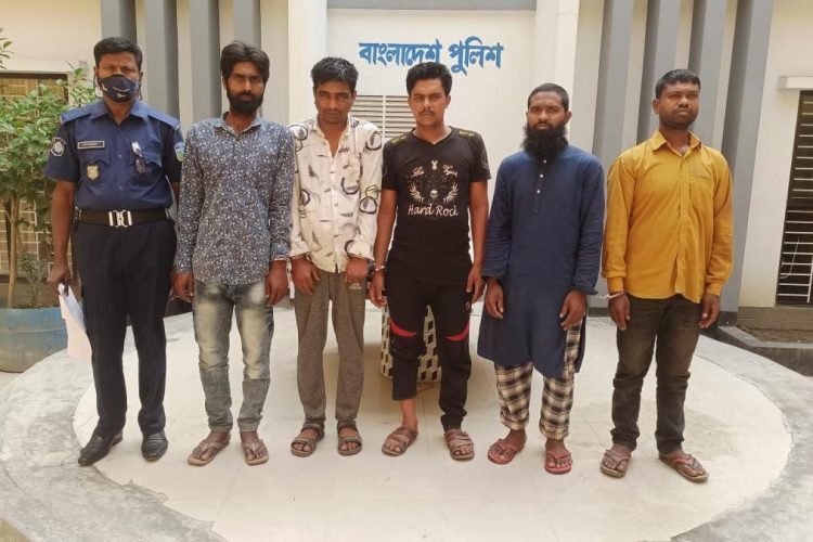 ময়মনসিংহ পুলিশের অভিযানে ইয়াবা ব্যবসায়ীসহ গ্রেপ্তার-৫