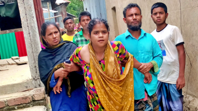 ফুলবাড়ীয়ায সড়কে প্রাণগেল এক শিশুরঃসন্তান হারিয়ে মা নির্বাক