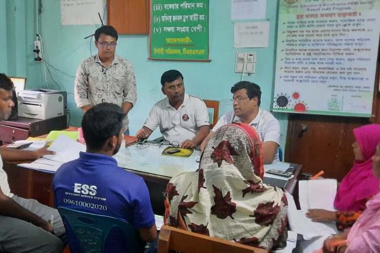 টিএমএসএস পুষ্পপাড়া শাখা আকস্মিক পরিদর্শন করেন ডোমেইন প্রধান সাগর