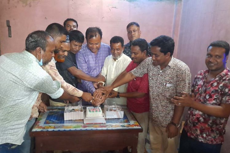 তারাকান্দায় রফিক বিশ্বাসের জন্মদিন উৎযাপন