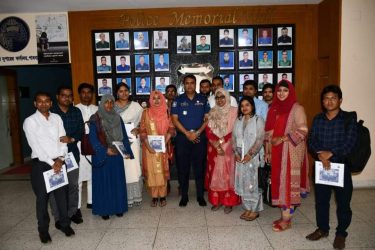পাবনা পুলিশ সুপারের সাথে ৪০তম বিসিএসে উত্তীর্ণ কর্মকর্তাদের শুভেচ্ছা বিনিময়