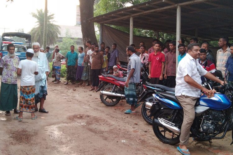 নিজের পিস্তল দিয়ে মাথায় গুলি করে ধনাঢ্য ব্যক্তির আত্মহত্যা