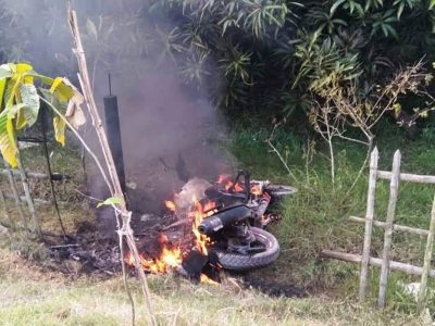 নজরুল বিশ্ববিদ্যালয় মানববন্ধনে লাইন সোজা করা নিয়ে ছাত্রলীগের সাথে বহিরাগতদের সংঘর্ষ