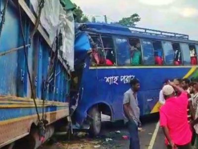 নেত্রকোণায় বাস ও ট্রাকের মুখোমুখি সংঘর্ষে বাসচালক ও হেলপার নিহত