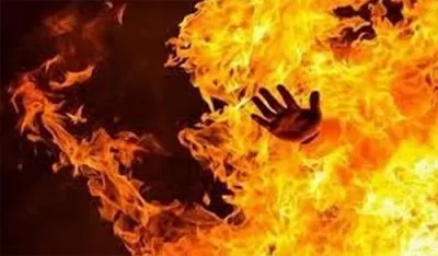 স্বামীর সাথে অভিমানে স্ত্রীর নিজের গায়ে আগুনঃ অন্তঃসত্ত্বার মৃত্যু
