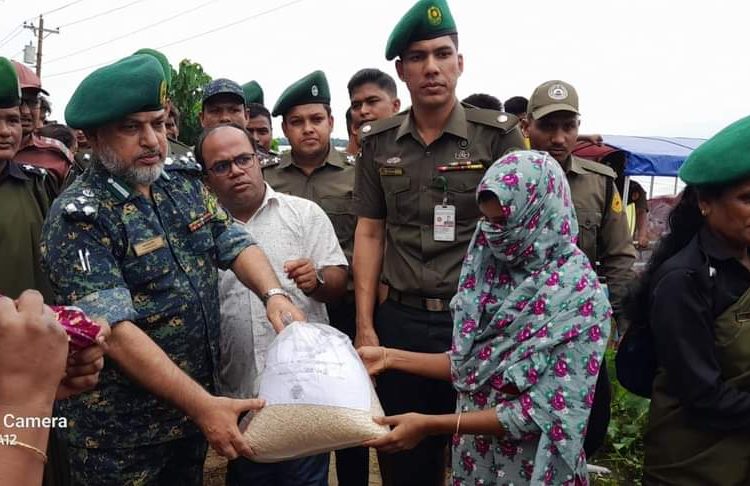 মৌলভীবাজার জেলায় আনসার ভিডিপির ত্রাণ বিতরণ
