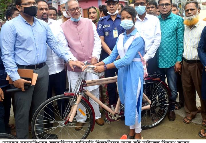 ফুলবাড়ীয়ায় ক্ষুদ্র নৃ-গোষ্ঠীর শিক্ষার্থীদের মাঝে শিক্ষা বৃত্তি বিতরণ