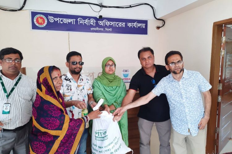 সিলেটে গ্রাম উন্নয়ন কর্ম-(গাক) উদ্যোগে বন্যার্তদের মাঝে ত্রাণ বিতরণ ও বগুড়ায় গাক-এর আয়োজনে কর্মশালা