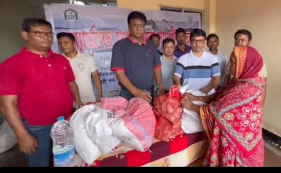 সুনামগঞ্জে  বন্যার্তদের মাঝে টিএমএসএসের  ত্রাণ সামগ্রী বিতরণ 