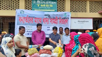 সিলেটে ষষ্ঠ দিনে টিএমএসএসের ত্রাণ সামগ্রী বিতরণ