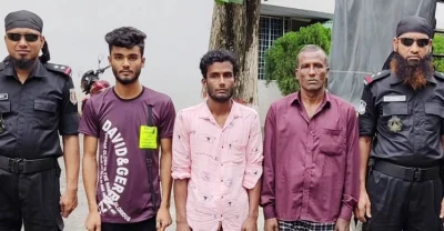 `সুপারি গাছ কাটা নিয়ে দ্বন্দ্বে কুপিয়ে হত্যার ঘটনায় দুই ছেলে ও বাবা গ্রেফতার
