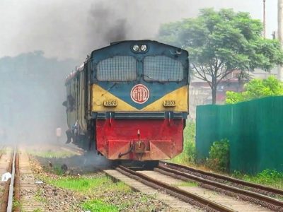 ইঞ্জিন বিকল হওয়ায় ঢাকা-ময়মনসিংহ রুটে ট্রেন চলাচল একঘন্টা বন্ধ ছিল