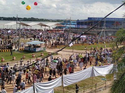 পদ্মা সেতুর উদ্বোধন অনুষ্ঠানে প্রধানমন্ত্রীর জনসভাস্থলে দূর-দূরান্ত থেকে মানুষ আসছে