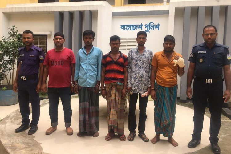 ময়মনসিংহ কোতোয়ালী পুলিশের অভিযানে সাজাপ্রাপ্ত আসামীসহ গ্রেফতার ১১