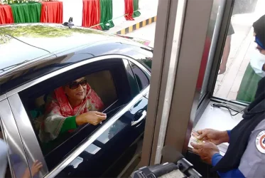 প্রধানমন্ত্রী সেতুর টোল দেয়ার মাধ্যমে পদ্মার আয়ের হিসেব শুরু