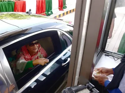 প্রধানমন্ত্রী সেতুর টোল দেয়ার মাধ্যমে পদ্মার আয়ের হিসেব শুরু