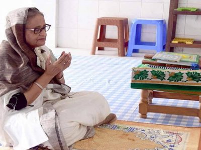 সিলেটে দুই মাজার জিয়ারত করে বন্যার্তদের জন্য দোয়া চাইলেন প্রধানমন্ত্রী