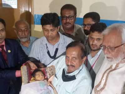 ত্রিশালের শিশু মেয়েটিকে দেখতে এলেন স্ট্যান্ডার্ড ব্যাংকের পরিচালক লায়ন ফিরোজুর রহমান অলিও