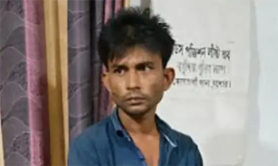 শ্বাসরোধ করে স্ত্রী ও দুই মেয়েকে হত্যাঃ ঘাতক বাবু গ্রেফতার