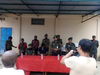 সিলেটে আনসার ভিডিপি সদস্যদের মধ্যে ত্রাণ সামগ্রী বিতরণ 