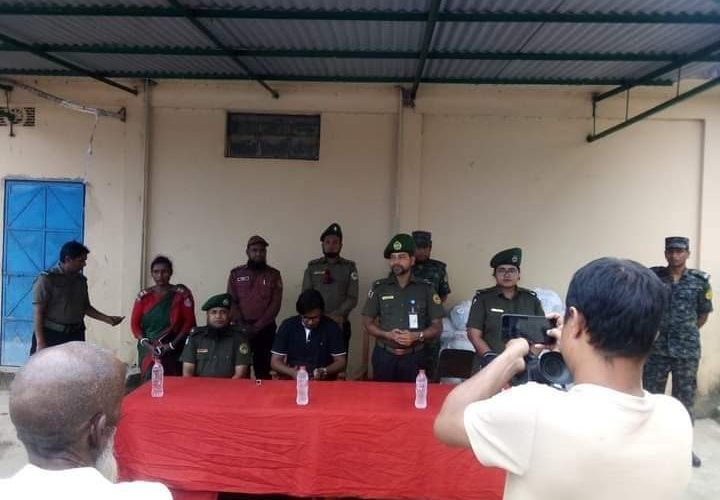 সিলেটে আনসার ভিডিপি সদস্যদের মধ্যে ত্রাণ সামগ্রী বিতরণ 