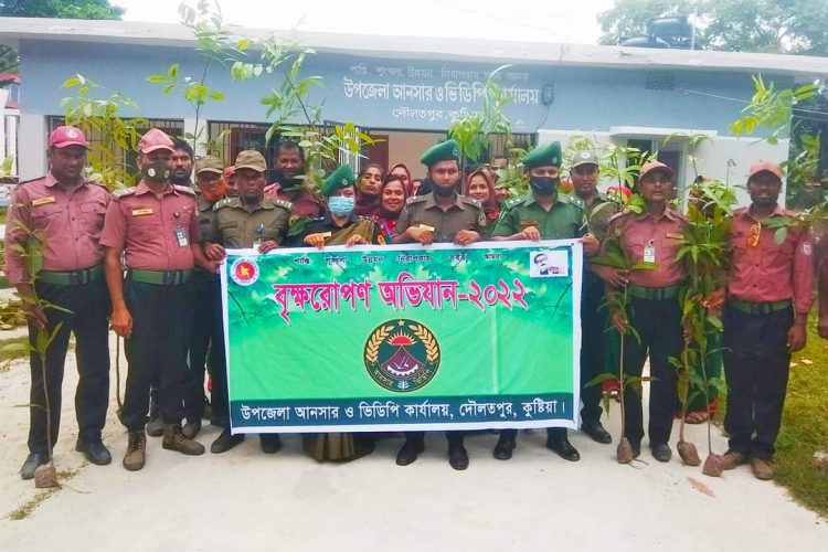 কুষ্টিয়ায় আনসার-ভিডিপির উদ্যোগে বৃক্ষ রোপণ অভিযান