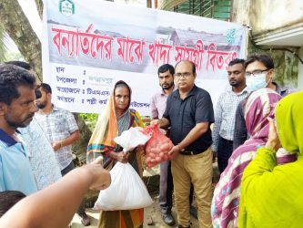 সিলেটের জগনাথপুরে টিএমএসএসের ত্রাণ সামগ্রী বিতরণ