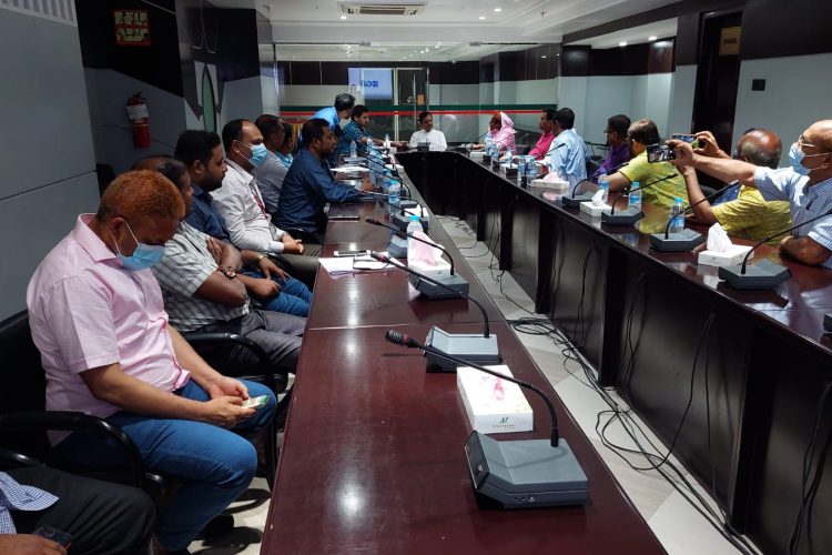 বগুড়ায় হোটেলে মমইনে ইডকল কর্মকর্তাদের সাথে টিএমএসএস ও বিসিএল গ্রুপ কর্মকর্তাদের বৈঠক